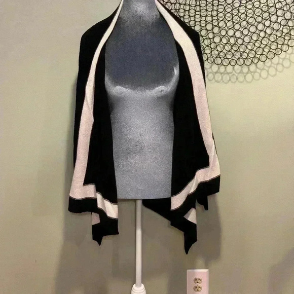 Banana Republic- Drape black and white sweater Merino Wool & Cashmere - Picture 3 of 5